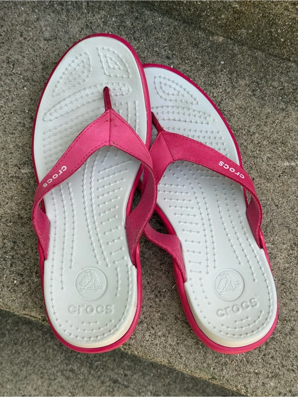 CROCS Women's Hot Pink + White Thong Sandals - Picture 1 of 2